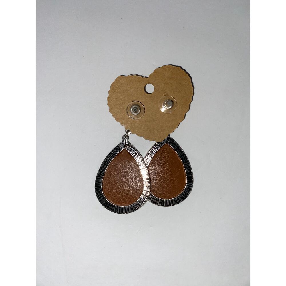Western Casino Themed Faux Leather Teardrop Earrings - Picture 3 of 3